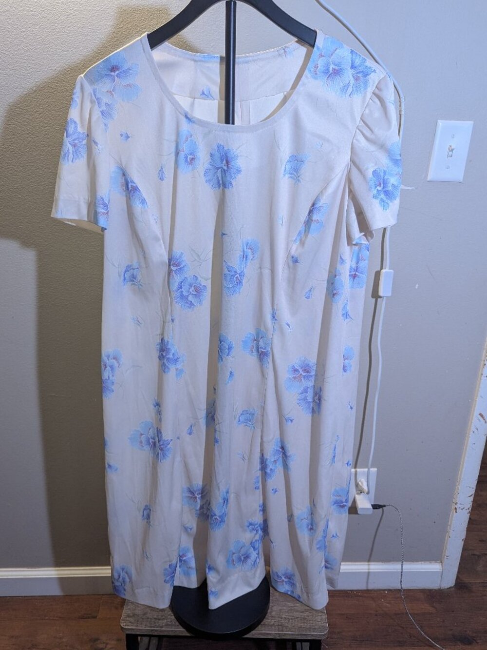 Vintage Handmade White w/ Blue Flower Print Short Sleeve Dress
